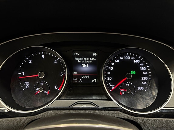Volkswagen Passat 12 of 22