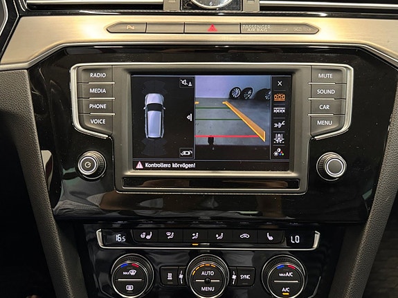 Volkswagen Passat 19 of 22