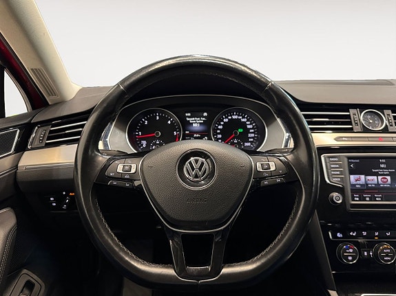 Volkswagen Passat 13 of 22