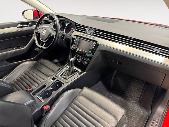 Volkswagen Passat 15 of 22