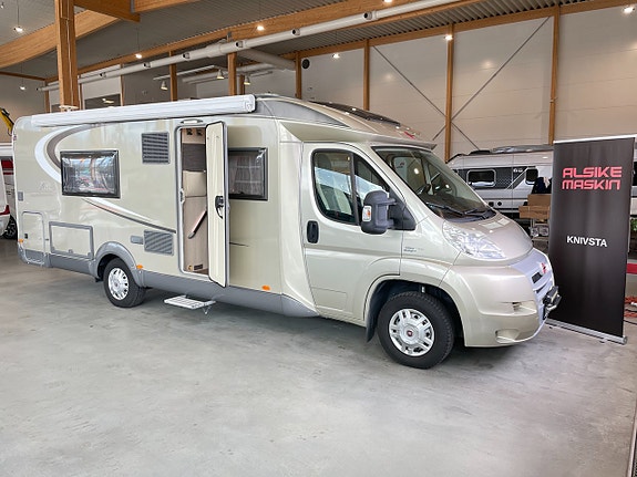 Bürstner Nexxo t 720 / B-körkort / Solcell / Badrum bak / Ugn /