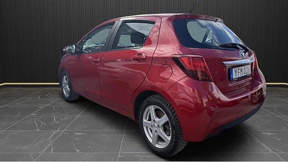 Toyota Yaris 3 of 5