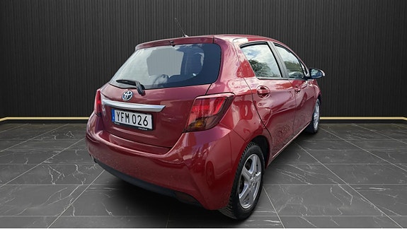 Toyota Yaris 2 of 5