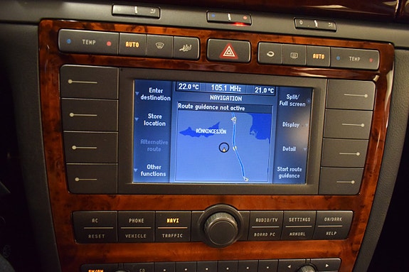 Volkswagen Phaeton 15 of 23