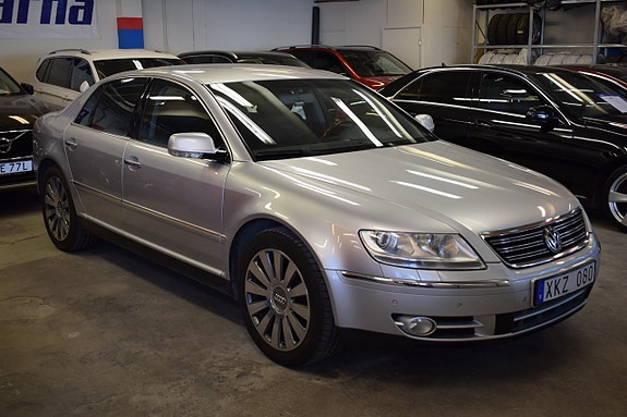 Volkswagen Phaeton 2 of 5