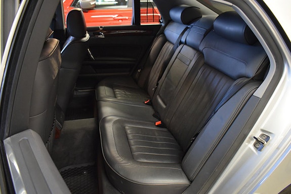 Volkswagen Phaeton 9 of 23
