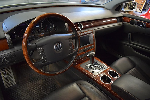 Volkswagen Phaeton 7 of 23