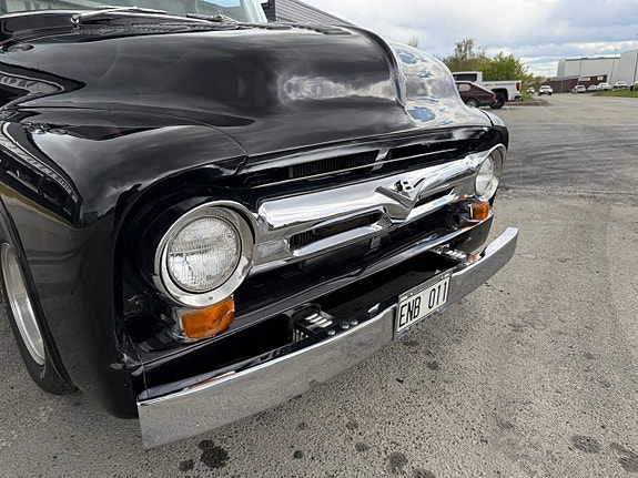 Ford F-100 4 of 18
