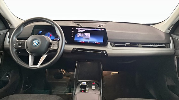 BMW iX1 4 of 5