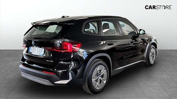 BMW iX1 2 of 5