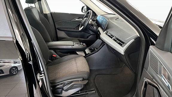 BMW iX1 3 of 5