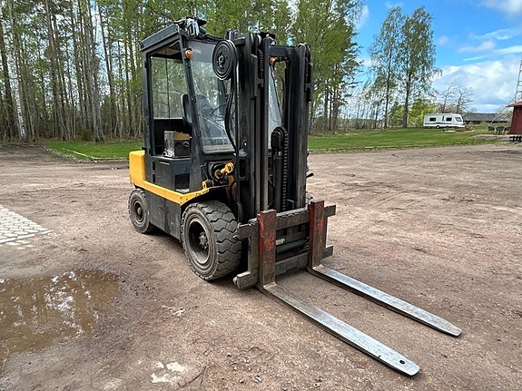 Truck  Hyster H3.00XL 3 of 6
