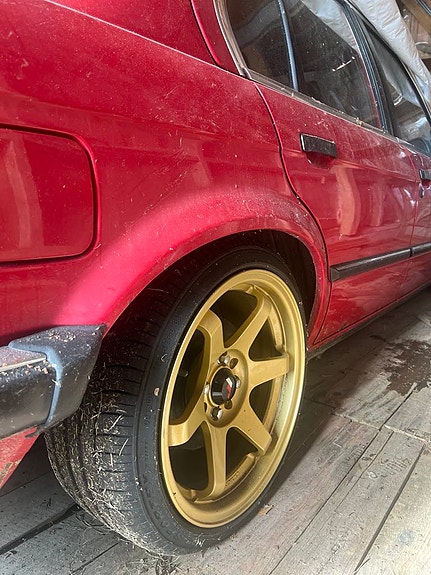 BMW 318i 2 of 5