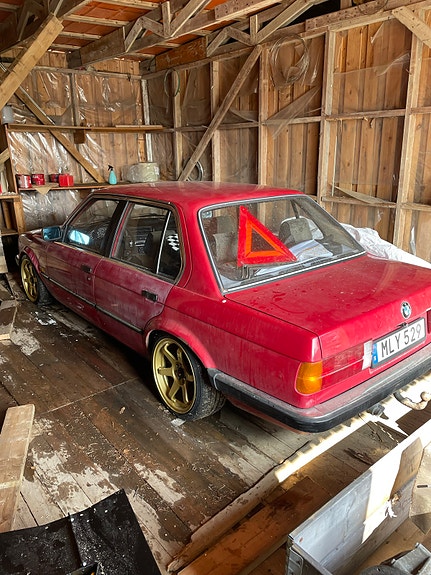 BMW 318i 3 of 5