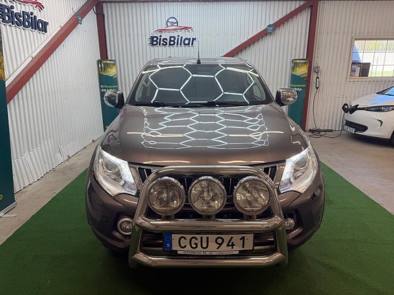 Mitsubishi L200 2 of 16