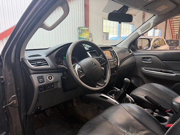 Mitsubishi L200 9 of 16