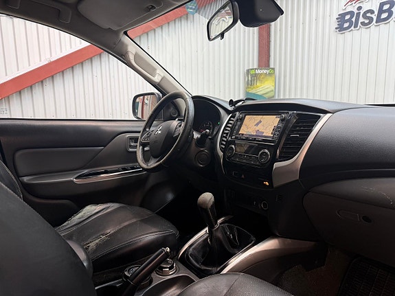 Mitsubishi L200 12 of 16
