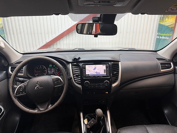 Mitsubishi L200 10 of 16