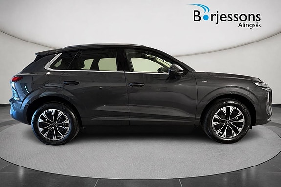 Audi Q3 2 of 5