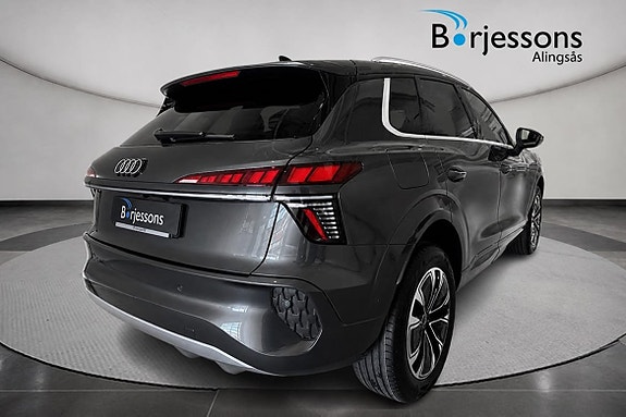 Audi Q3 3 of 5
