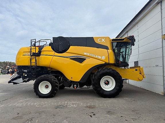 New Holland CX 8.70 med 25” fot Varifeedbord