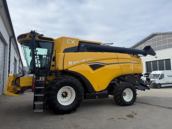 New Holland CX 8.70 med 25” fot Varifeedbord 2 of 3