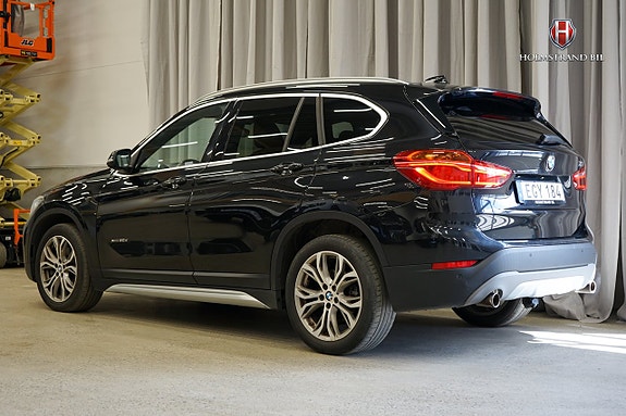 BMW X1 4 of 5
