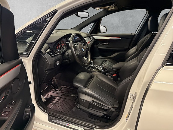 BMW 225xe 11 of 25