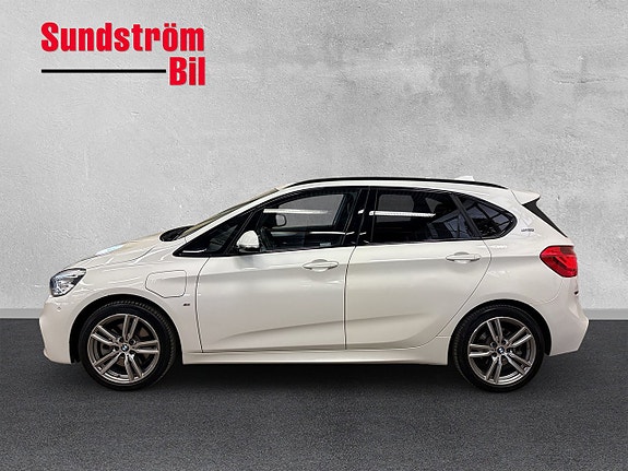 BMW 225xe 4 of 5
