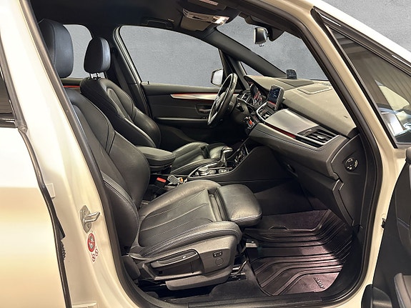 BMW 225xe 12 of 25