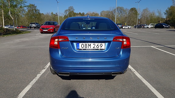 Volvo S60 4 of 5