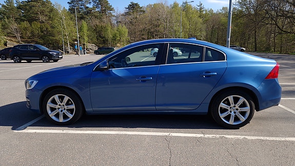 Volvo S60 2 of 5