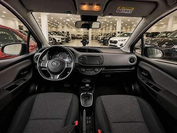 Toyota Yaris 2 of 22
