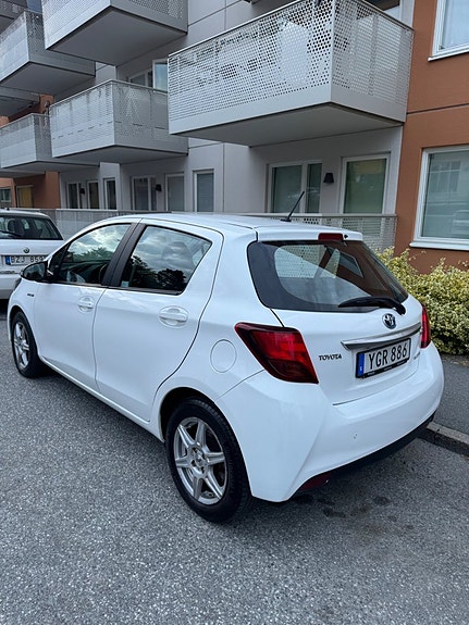 Toyota Yaris 19 of 22