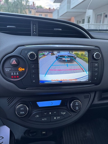 Toyota Yaris 15 of 22