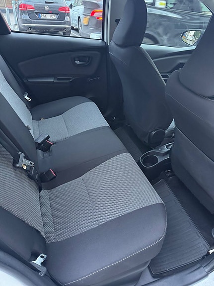 Toyota Yaris 12 of 22