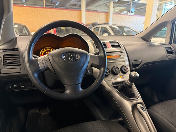 Toyota Auris 4 of 10