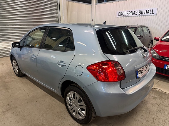 Toyota Auris 2 of 10