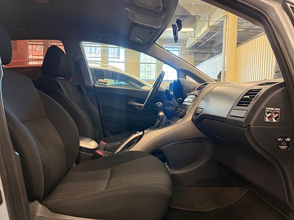 Toyota Auris 6 of 10
