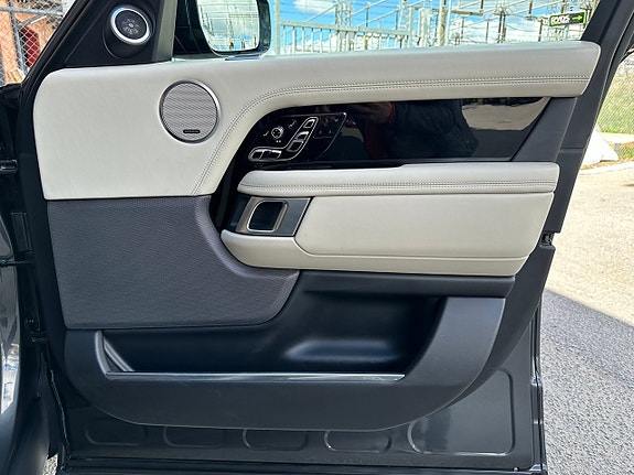 Land Rover Range Rover 24 of 27