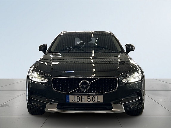 Volvo V90 Cross Country 2 of 5
