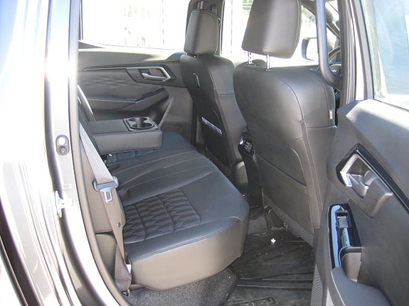Isuzu D-max 10 of 15