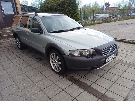 Volvo XC70 2 of 5