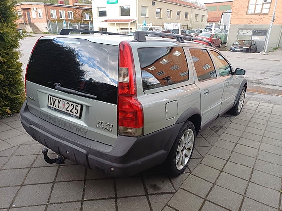 Volvo XC70 3 of 5