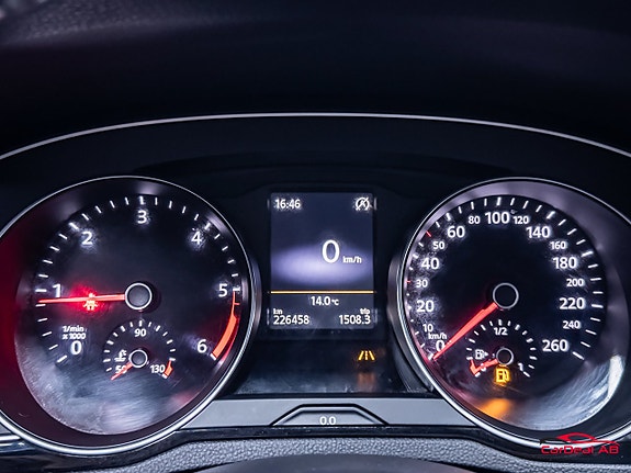 Volkswagen Passat 16 of 27