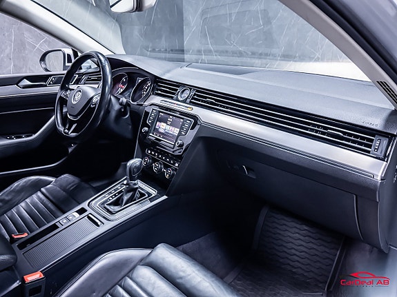 Volkswagen Passat 11 of 27