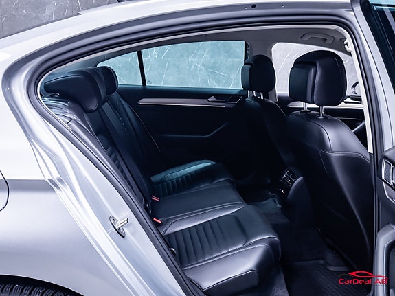 Volkswagen Passat 13 of 27