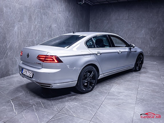 Volkswagen Passat 7 of 27