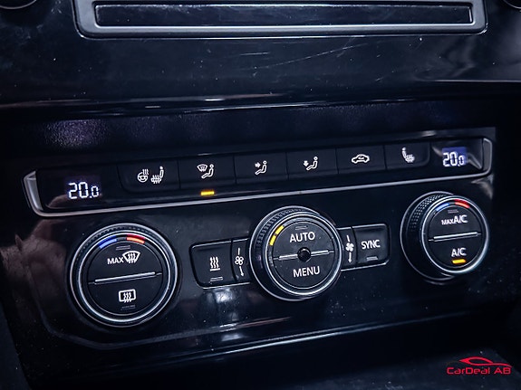 Volkswagen Passat 22 of 27