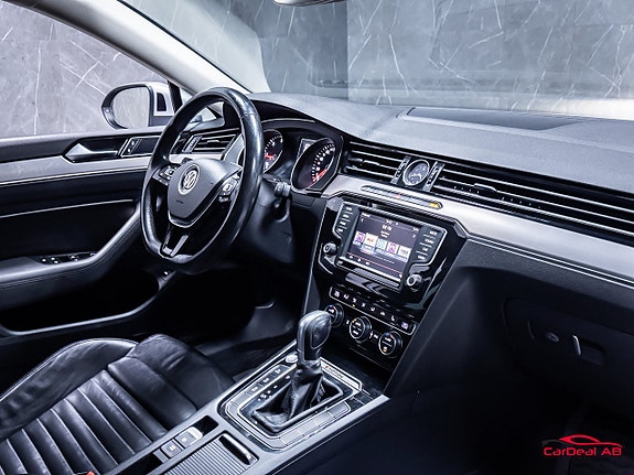 Volkswagen Passat 12 of 27